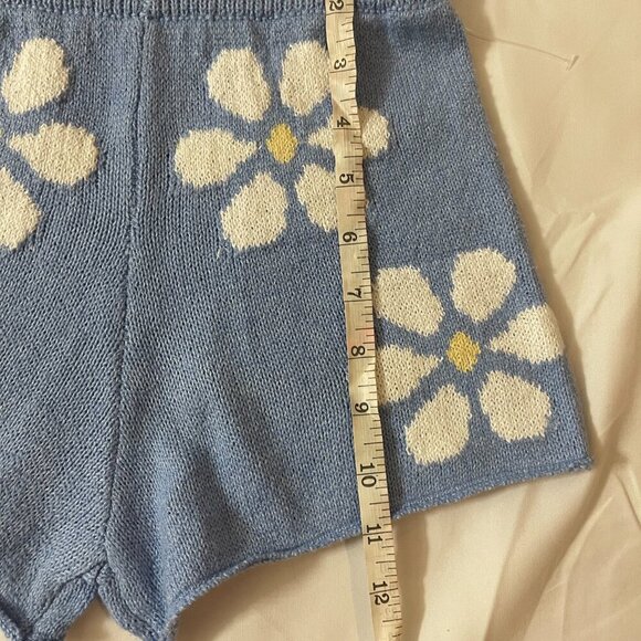 Moon & Madison Light Blue Knit Floral Pattern Women's Shorts XS, NWT. - Picture 5 of 6